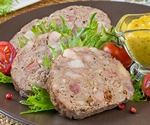 Мясной рулет с копченой грудинкой